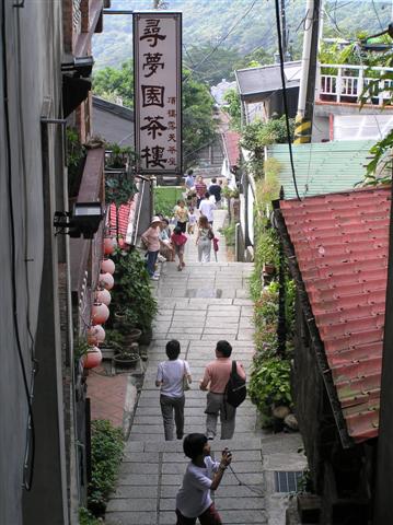 Climbing Jiu-fen